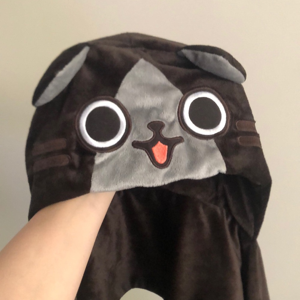 Capcom hat with scarf/hand warmers
